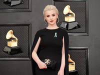 «Не могу поверить, что это часть моей жизни»: Мика Ньютон снова показалась в онкологическом центре