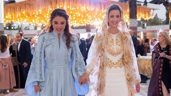 Королева Ранія показала фото з дівич-вечора нареченої її старшого сина