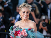 «К лету готова»: 65-летняя Шэрон Стоун сделала фото в купальнике