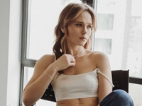 «Пытались достать меня из машины»: на актрису Анну Кошмал напали двое мужчин