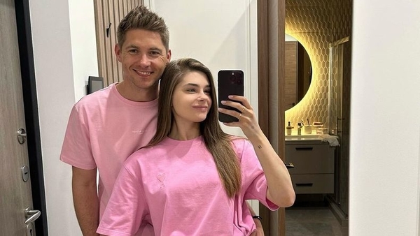 22-летняя жена Остапчука засветила фигуру в купальнике