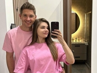 22-летняя жена Остапчука засветила фигуру в купальнике