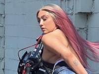 Дочь Мадонны выложила жаркий фотосет на мотоцикле