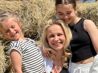 "Разорву за этих двоих": Ребрик показала дочек в "ежедневный" День защиты детей