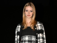 Платье, которое все ненавидят: дочь Гвинет Пэлтроу примеряла наряд матери с церемонии «Оскара-2002»