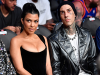 Кортни Кардашьян объявила о четвертой беременности во время концерта мужа — видео