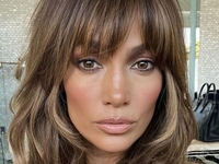 "Он ее папочка": Лопес показала голый торс Аффлека, чем породила шутки и критику