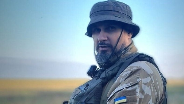 Олег Сенцов едва не погиб на фронте: авто с режиссером подбили рашисты