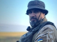 Олег Сенцов едва не погиб на фронте: авто с режиссером подбили рашисты