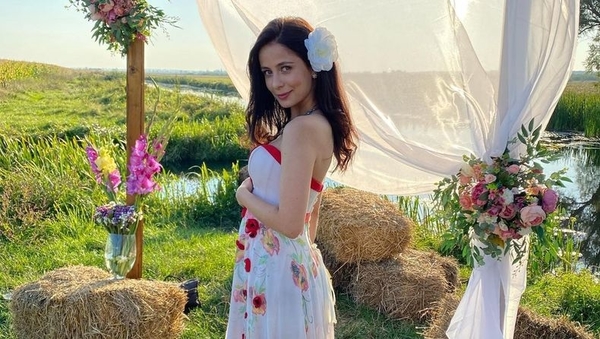 Звезда «Скаженого весілля» Полина Василина засветила в Сети свое фото в паспорте
