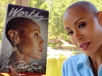 "Брак, материнство, самоизмена": жена Уилла Смита заинтриговала публику своей книгой