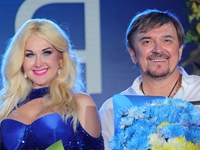 День Конституції у Києві – свято української пісні за донат на перемогу! Михайло Грицкан та Катерина Бужинська виступили з благодійним концертом