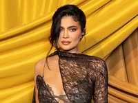 Кайли Дженнер приобрела посуду от украинского бренда и похвасталась ею в соцсетях