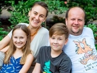 Солист группы «ТИК» Виктор Бронюк показал архивные фото со своей свадьбы