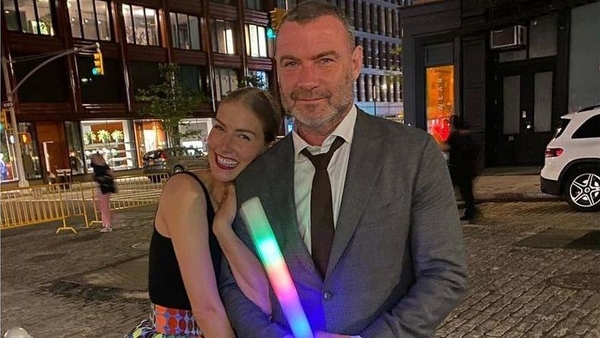 Лиев Шрайбер тайно женился на Тейлор Найсен, которая находится на девятом месяце беременности