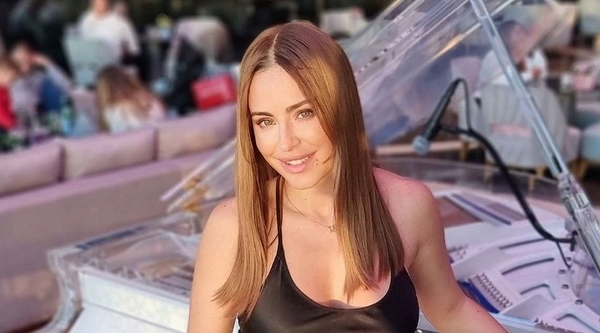 Лорак станцевала в боди на каблуках с бойфредом и снова отключила комментарии
