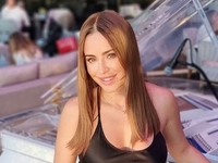 Лорак станцевала в боди на каблуках с бойфредом и снова отключила комментарии