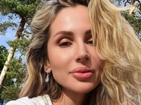 Лобода вызвала бурную реакцию публики прогулкой возле памятника в Кривом Роге