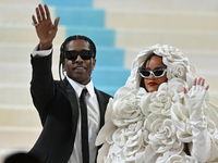 Возлюбленного Рианны обвинили в поддержке РФ в войне из-за кулона с буквой «Z» и танками