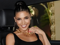 Санта Димопулос засветила спортивную фигуру в купальнике на отдыхе в Греции