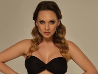 Звезда «Однажды под Полтавой» Анна Саливанчук показала, как выглядела 18 лет назад