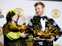 Билли Айлиш поздравила брата с 26-летием, показав их детскую фотографию