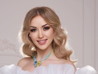 Валевская к 20-летию творчества показалась в платьях с национальным колоритом