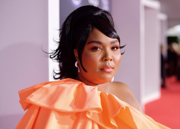 На певицу Lizzo подали в суд три танцовщицы: обвиняют в сексуальных домогательствах