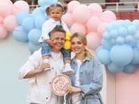 Влада Седан и Александр Зинченко во второй раз стали родителями: первое фото из роддома