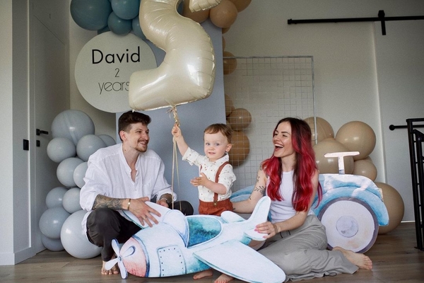 MamaRika показала, як із чоловіком Сергієм Середою відсвяткувала 2-річчя сина