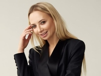 Ирина Сопонару в купальнике показала, как катается на сапборде с подругой