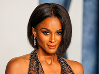 Певица Сиара объявила о четвертой беременности