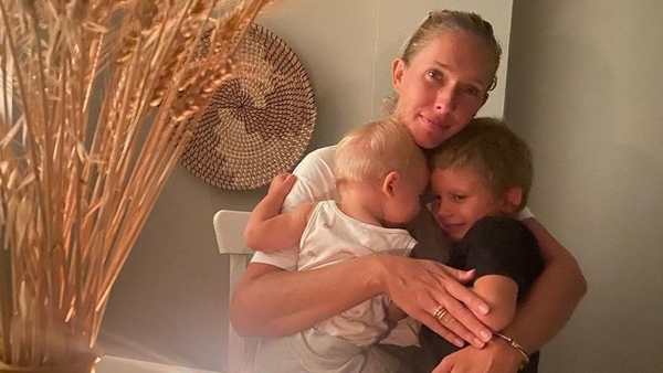 Екатерина Осадчая повеселила первым селфи младшего сына Данила