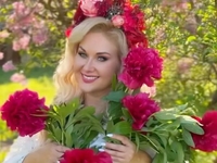 Екатерина Бужинская показала, как отпраздновала 44-летие с мужем-болгарином и детьми