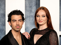 Звезда «Игры престолов» Софи Тернер в день рождения мужа запостила их общее фото в одинаковых пижамах