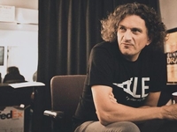 Кузьма Скрябин: ТОП-10 хитов именинника дня