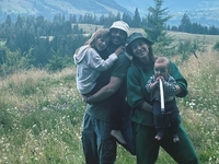 Жена Андрея Беднякова объявила о возвращении в США после месяца в Украине