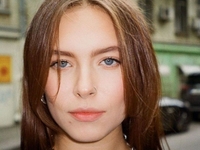 Дочка Кравец показала, как в купальнике и с друзьями провела лето 2023