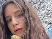 "Секси-форма": Соловий в мини-юбке кое-что напомнила детям и родителям