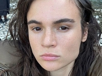 Кацурина побыла в палатке и показала свое гречнево-бутербродное питание