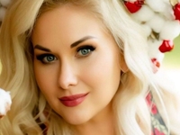 Бужинская в красном платье с разрезом поразмышляла о меркантильности и любви