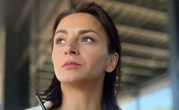 Гвоздева показала мускулистые ноги и поведала, что обратилась к психологу