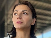 Гвоздева показала мускулистые ноги и поведала, что обратилась к психологу