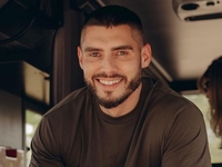 Никита Добрынин запостил фото со своего выпускного, чтобы привлечь внимание к скандалу в его родной школе