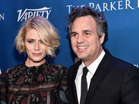 «Мы так счастливы, что нашли друг друга»: Марк Руффало поделился редкими фото жены в ее 51-й день рождения