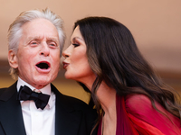 Дуглас и Зета-Джонс отмечают день рождения в одним день: как звезные влюбленные поздравили друг друга в соцсетях