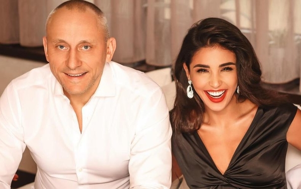 Старше на 18 лет: Санта Димопулос показала редкое фото с мужем по случаю их годовщины свадьбы