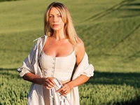 «Папа до сих пор говорит, что садил батат»: Леся Никитюк похвасталась урожаем на родительском огороде