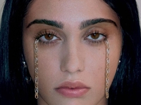 Дочь Мадонны поделилась мистическим оголением, повторив образ матери