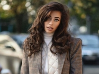 «Мисс Украина Вселенная-2021» Анна Неплях в вышиванке похвасталась отдыхом в Петриковке